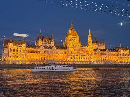 Maďarský parlament - zvenku neměnný :)