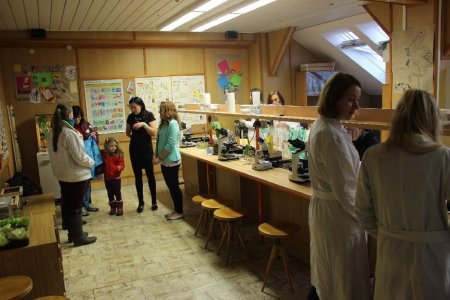 Laboratoř biologie s pokusy